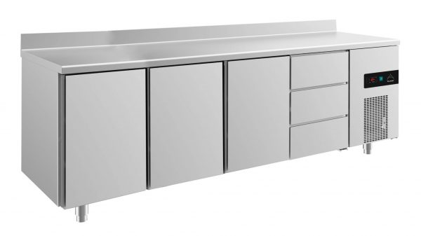 Kühltisch -2 bis +8°C 2330x700x850mm mit 3x Türen und 1x drei Schubladen – Bild 1